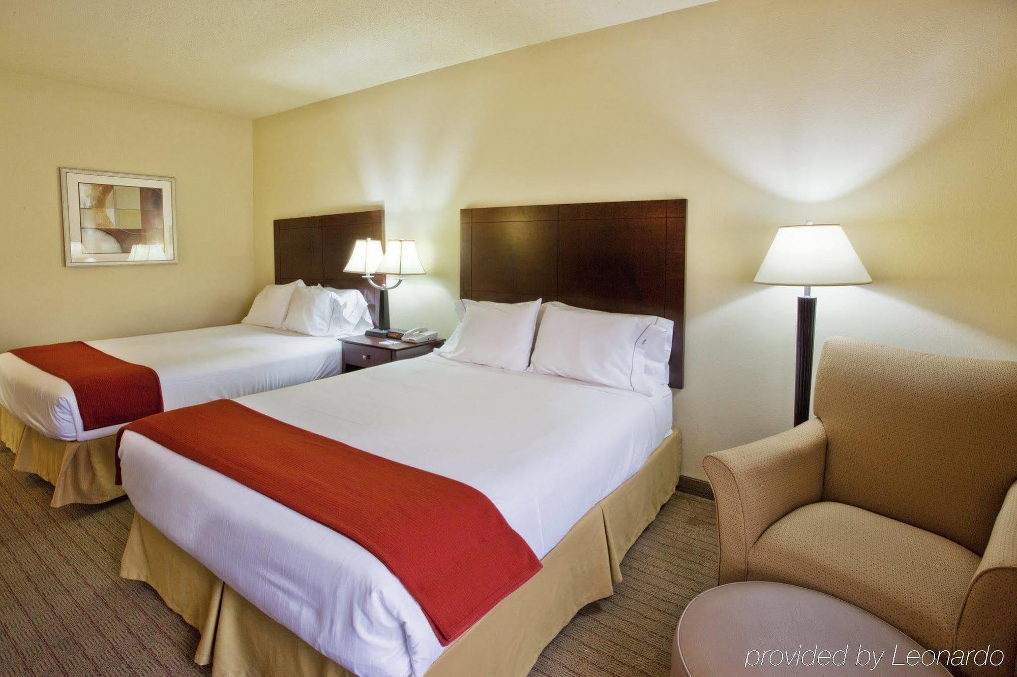 Spark By Hilton Calhoun Room photo